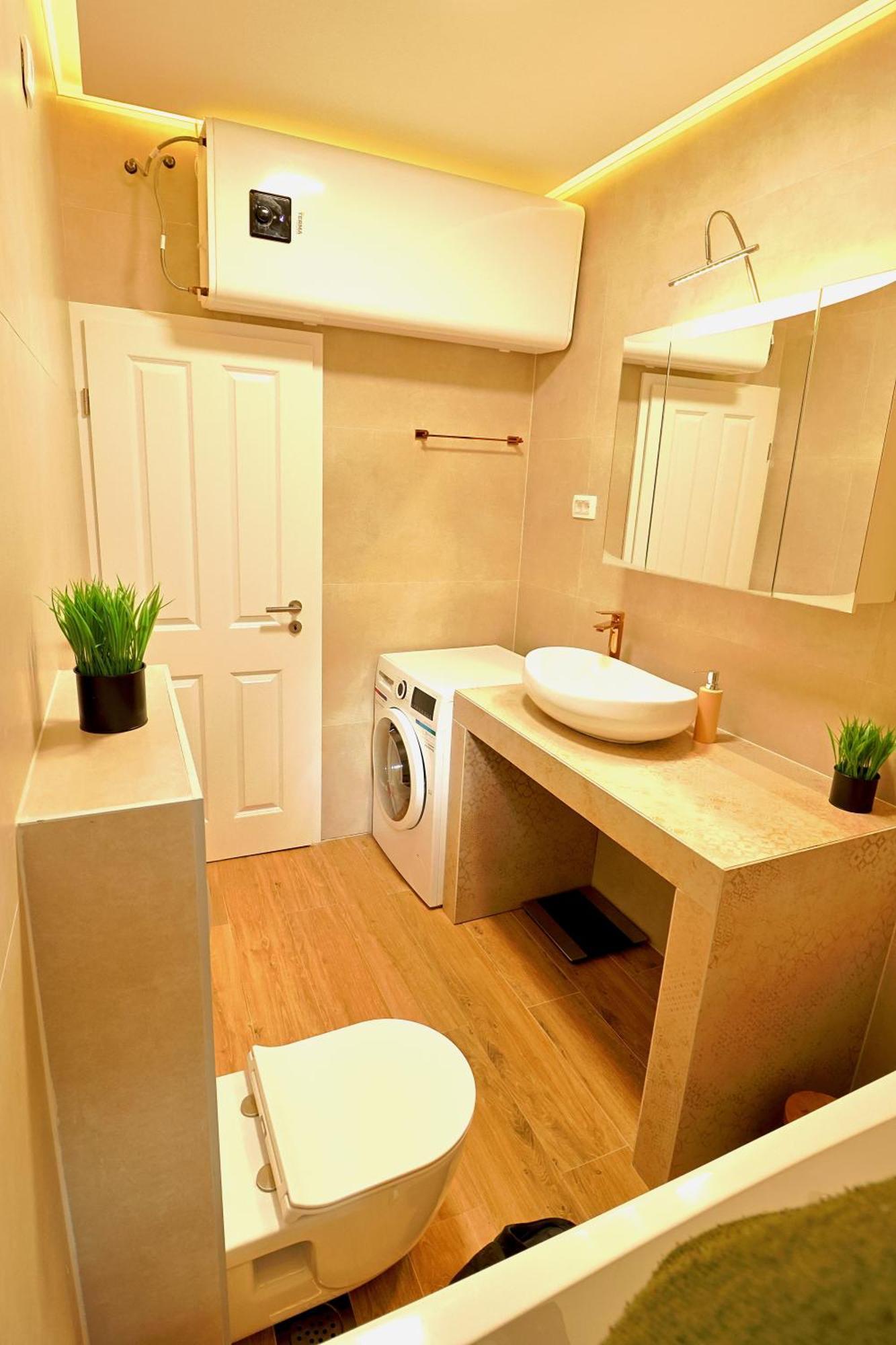 נובליה Central Single House With Parking-Top Location! מראה חיצוני תמונה