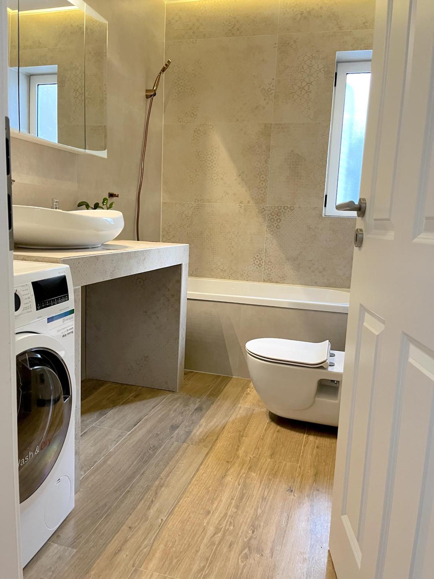 נובליה Central Single House With Parking-Top Location! מראה חיצוני תמונה