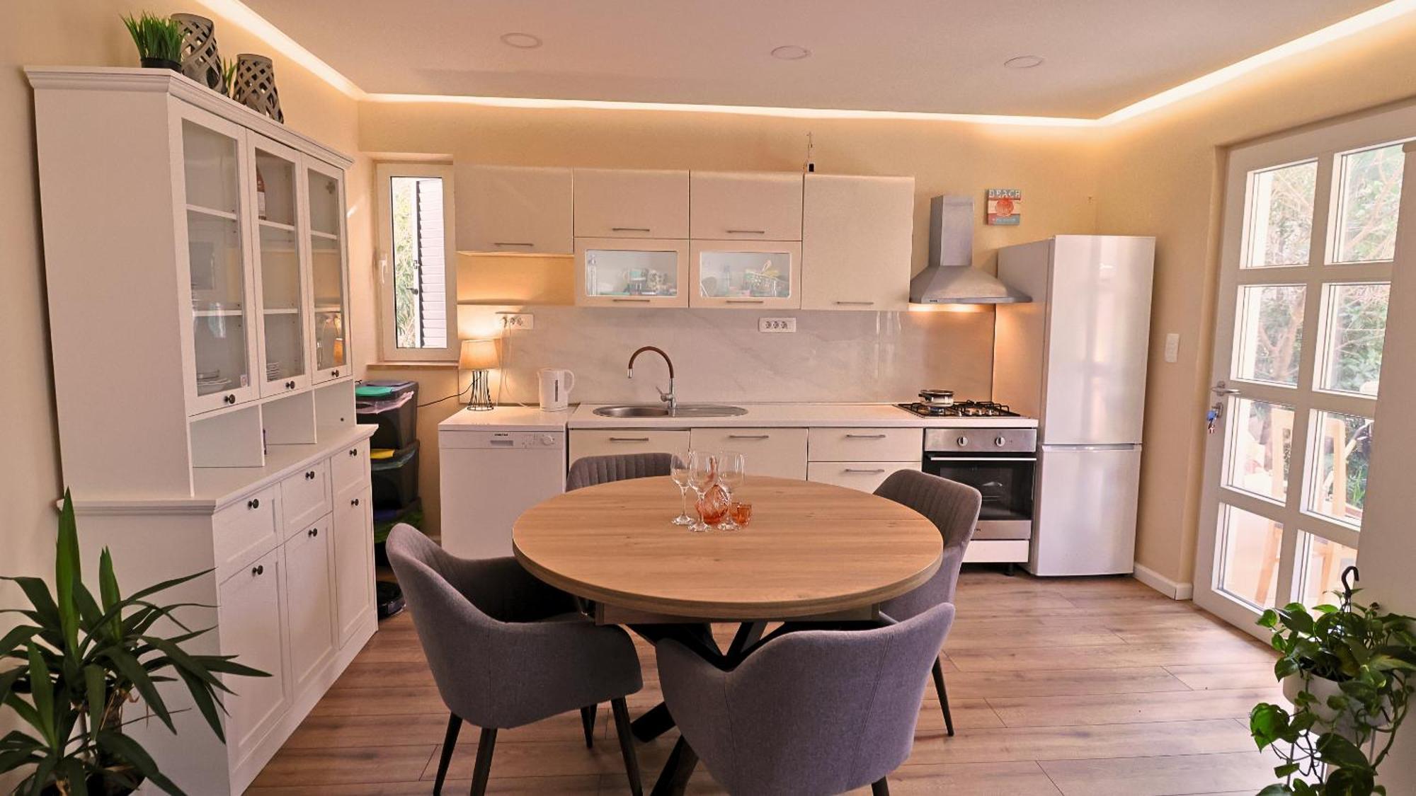 נובליה Central Single House With Parking-Top Location! מראה חיצוני תמונה