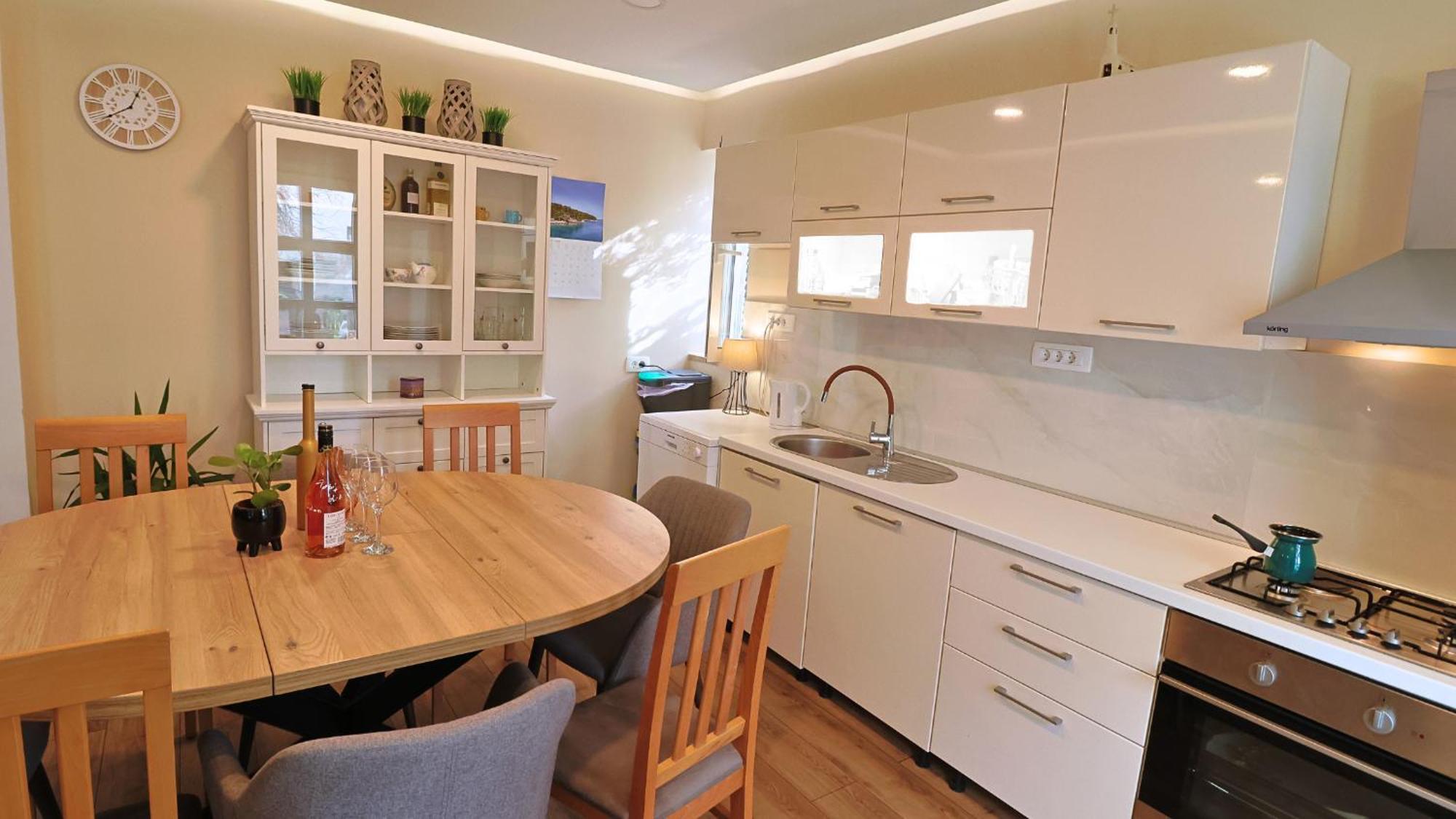 נובליה Central Single House With Parking-Top Location! מראה חיצוני תמונה