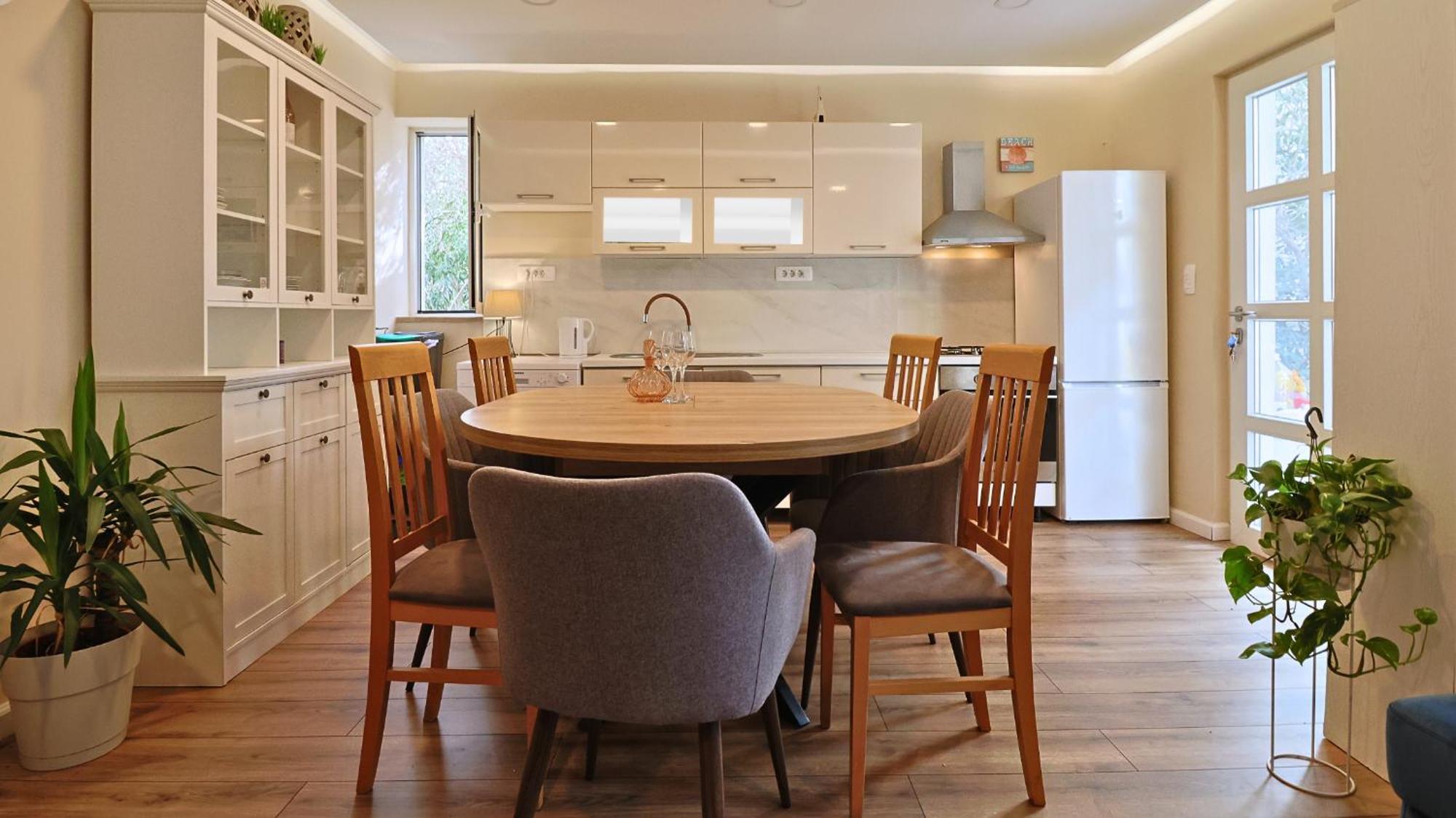 נובליה Central Single House With Parking-Top Location! מראה חיצוני תמונה